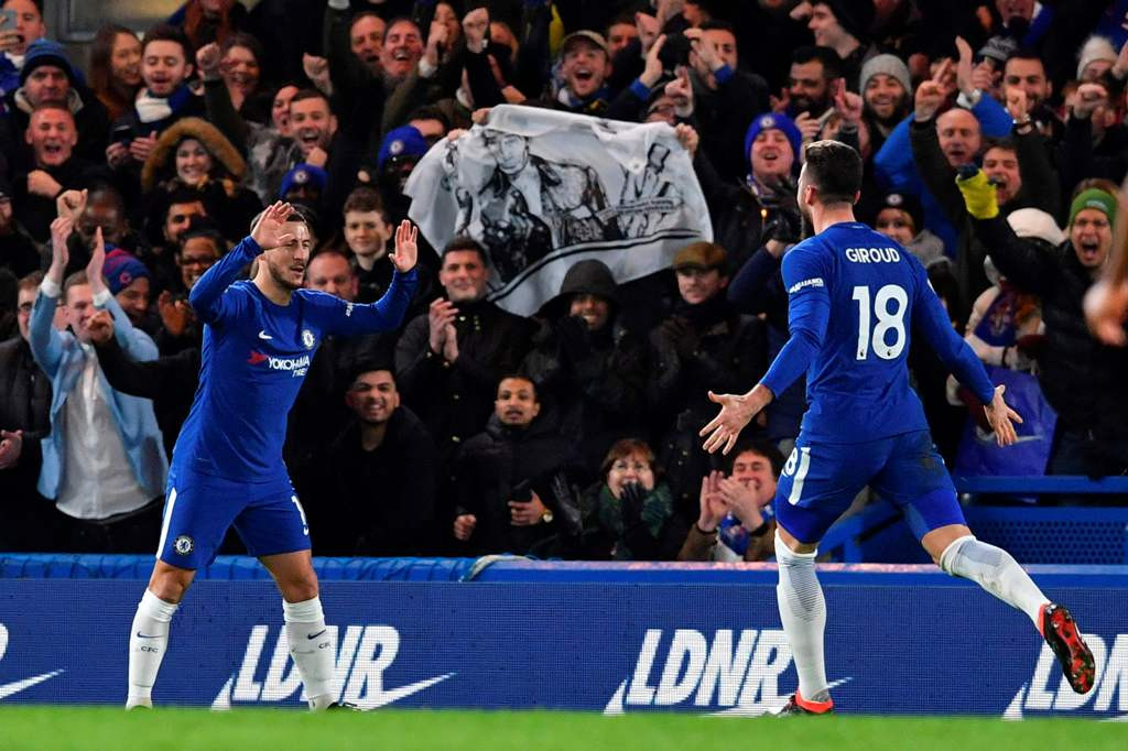 Eden Hazard dan Olivier Giroud (AFP/Ben Stansall)