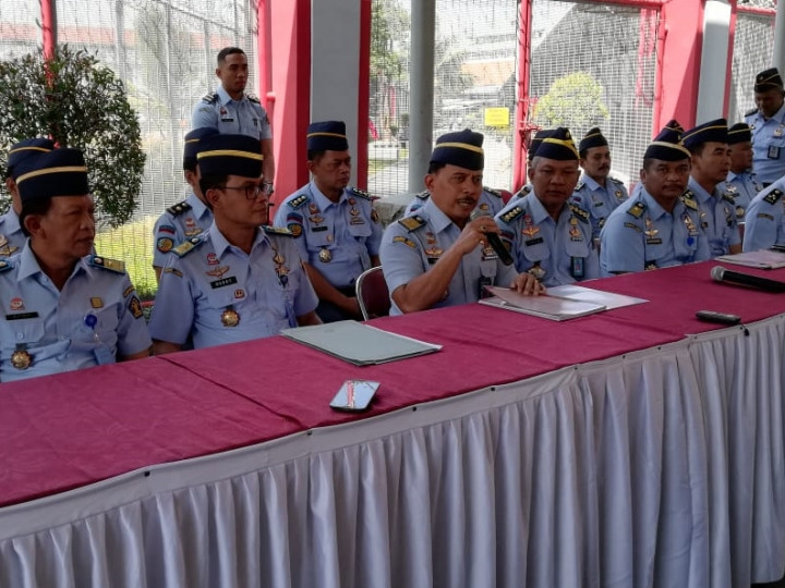 Narapidana Lapas Sukamiskin Renovasi Kamar Sel Rusak