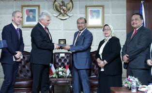 DPD RI dan Presiden Senat Republik Ceko Bahas Penguatan Investasi