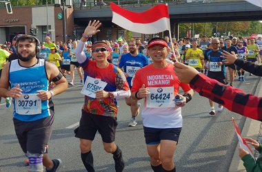 Dian Sastro dan 411 WNI Ramaikan Berlin Marathon 2018