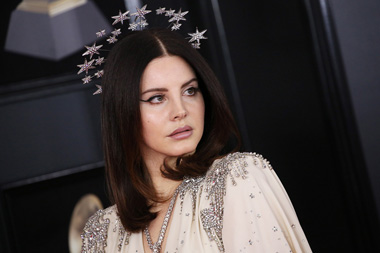 Lana Del Rey Ingin Merilis Buku Puisi