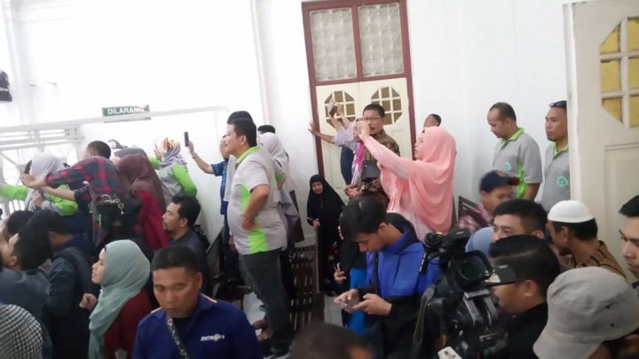 Agen dan Jemaah Lintas Provinsi Hadiri Sidang ABU Tours