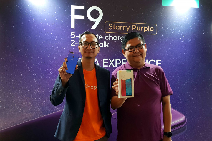 Oppo Coba Ikuti Tren Milenial via F9 Starry Purple