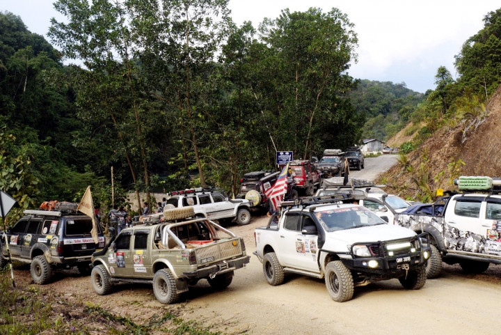 4 Hari Menembus Hutan Sarawak