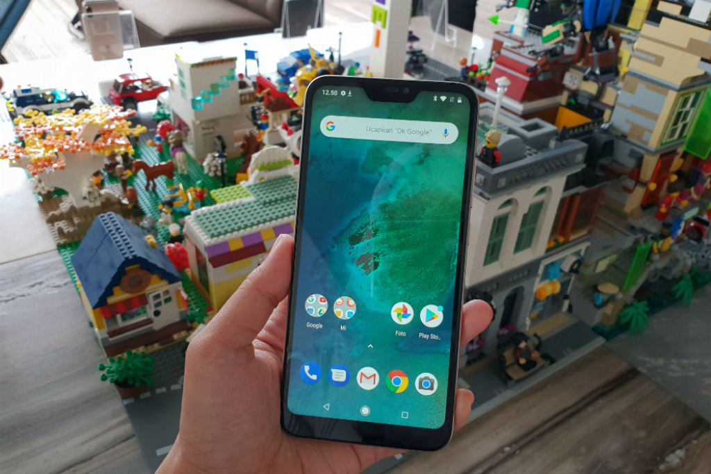 Xiaomi menyebut perbedaan desain Mi A2 dan Mi A2 Lite sebagai pilihan untuk konsumen.