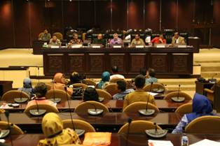 Pemerintah Diminta Tuntaskan Masalah Guru Honorer