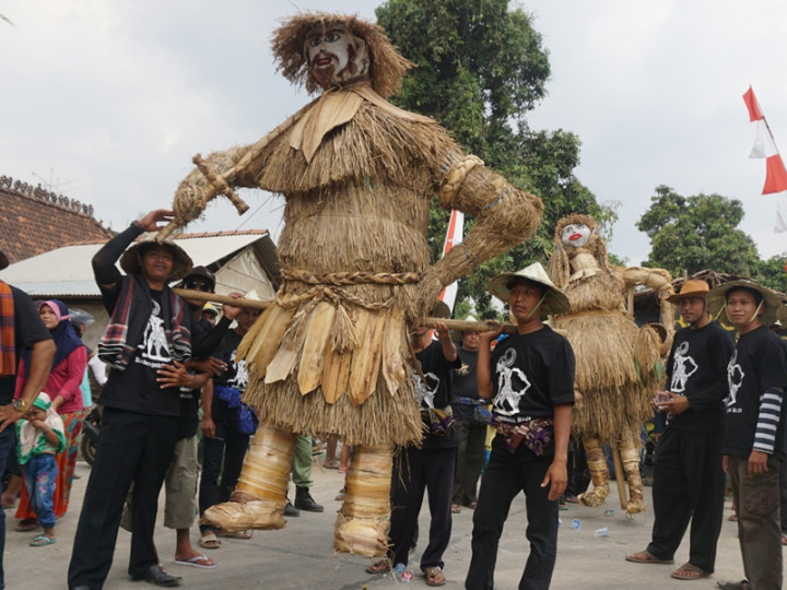 Ragam Bentuk Hantu Pengusir Hama Pertanian