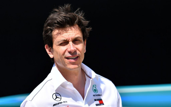 Bos Mercedes Jamin Masa Depan Ocon