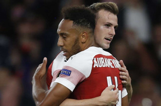 Arsenal Tundukkan Vorskla 4-2