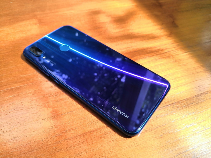 Huawei Nova 3i, Ponsel Menengah Artistik dan Solid