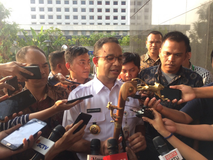 Anies Hati-hati Salurkan KJP Plus