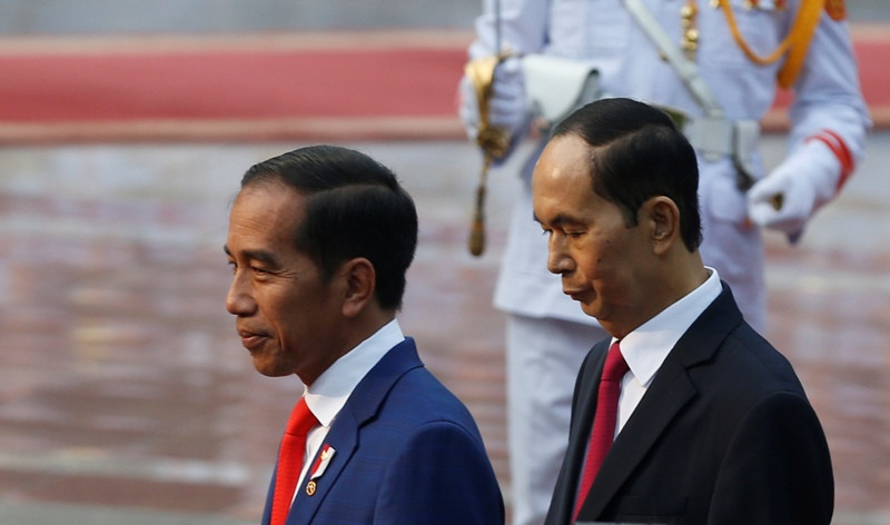 Presiden Tran Dai Quang saat menyambut Presiden Joko Widodo 11 September 2018 lalu. (Foto: AFP).