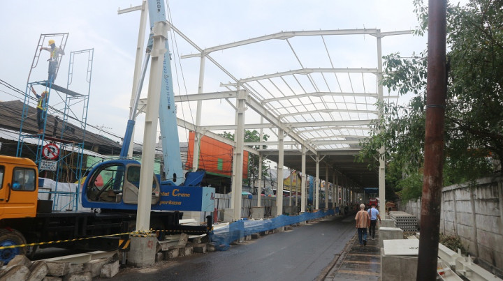 Pembangunan Sky Bridge Tanah Abang Hampir 50 Persen