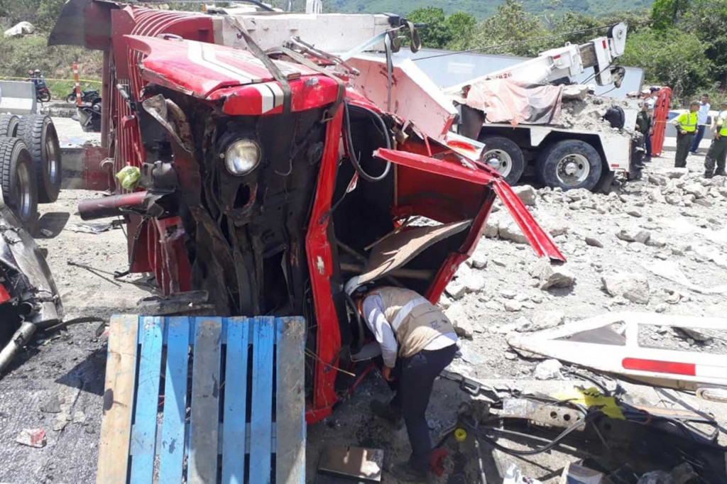8 Tewas Ditabrak Truk Saat Tolong Korban Kecelakaan