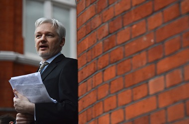 Guardian: Rusia Coba Bantu Assange Lari dari Inggris
