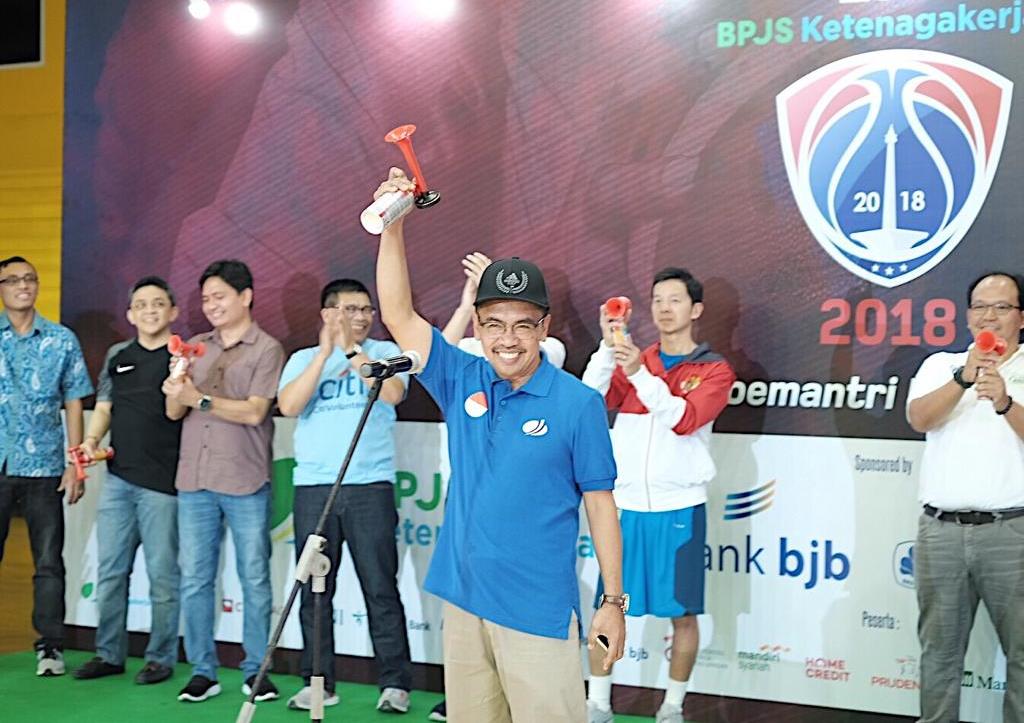 Direktur Perencanaan Strategis dan TI, Sumarjono, membuka turnamen Liga Basket Jasa Keuangan (Foto:Dok.BPJS Ketenagakerjaan)