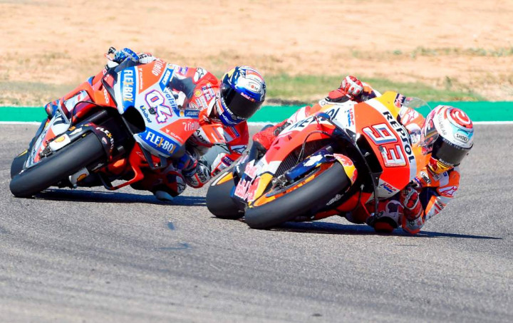 Lorenzo Tergelincir, Marquez Raih Kemenangan di MotoGP Aragon