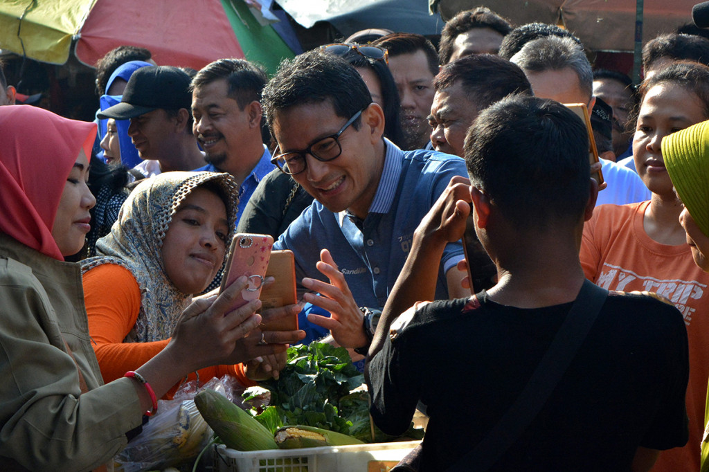 Sandiaga Blusukan ke Pasar Wonodri Semarang