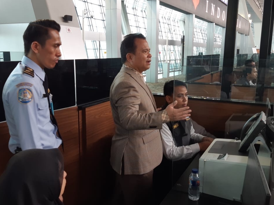 Dirjen Imigrasi Cek Ronny F Sompie mengecek kesiapan pelayanan keimigrasian di Bandara Soetta, Senin 24 September 2018. Medcom.id/Farhan Dwitama
