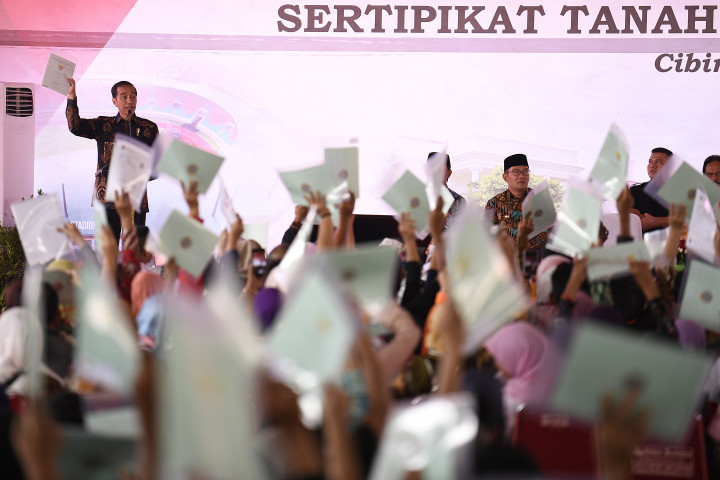Jokowi Bagikan 7 Ribu Sertifikat Tanah Warga Bogor