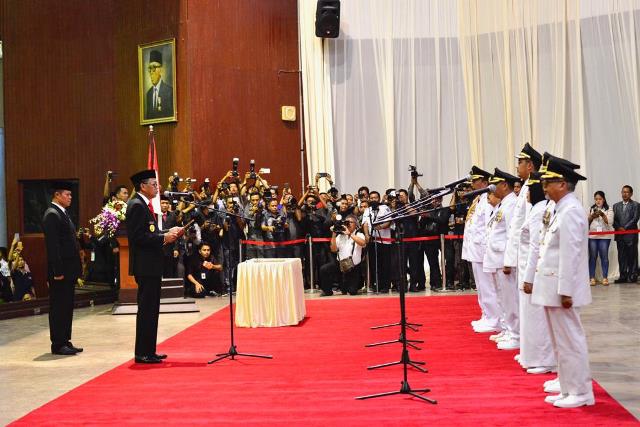 Nurdin Abdullah Lantik Empat Kepala Daerah di Sulsel