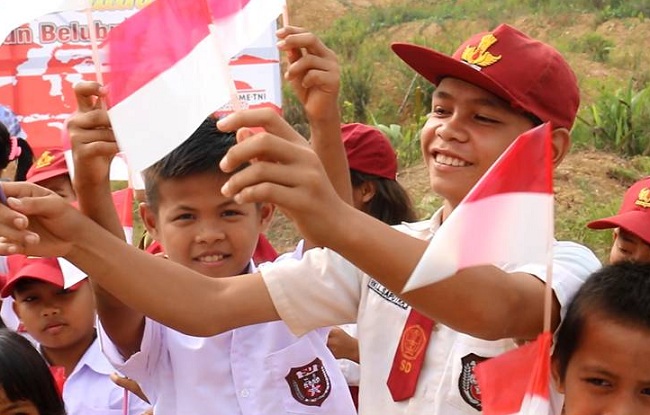 Siswa SD di Desa Nanga Bayan, Ketungau Hulu, Kabupaten Sintang, Kalimantan Barat. Salah satu desa yang terletak di perbatasan RI-Malaysia. (Medcom)