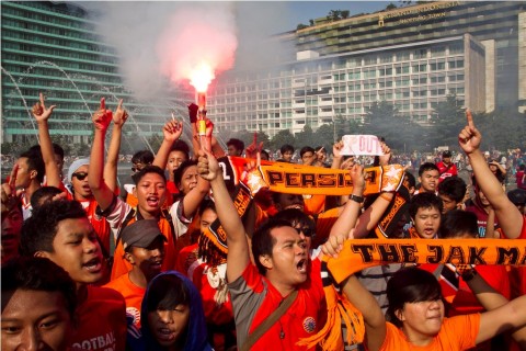 Energi Kebencian dari Yel-yel dan Gambar Suporter Sepakbola