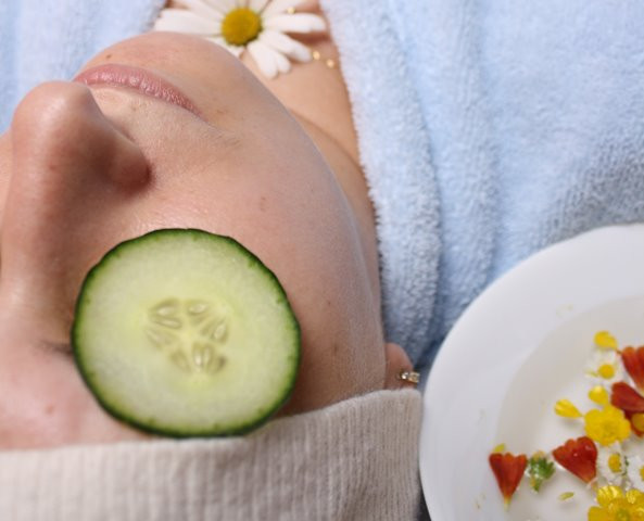 Benarkah Facial Dapat Menularkan HIV/AIDS?