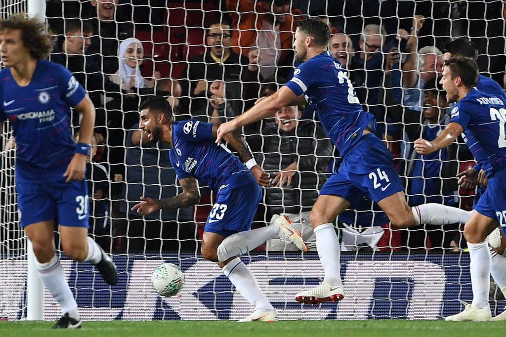 Chelsea Tundukkan Liverpool 2-1