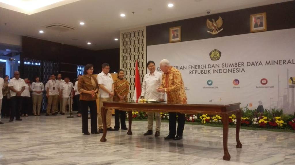 penandatanganan perjanjian pengikat jual beli atau sales and purchase agreement antara PT Inalum dengan Freeport McMoRAn Inc. (FOTO: Medcom.id/Suci Sedya Utami)