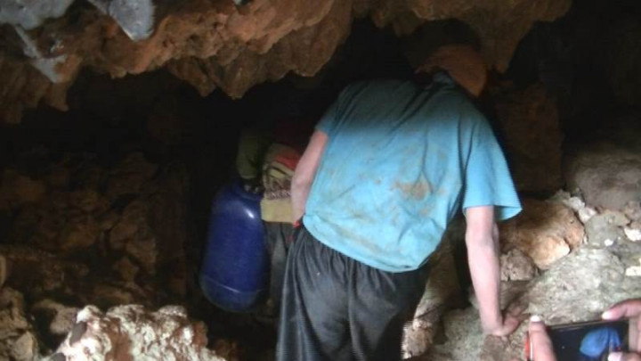 Kekeringan, Warga Gunungkidul Ambil Air dari Dalam Gua