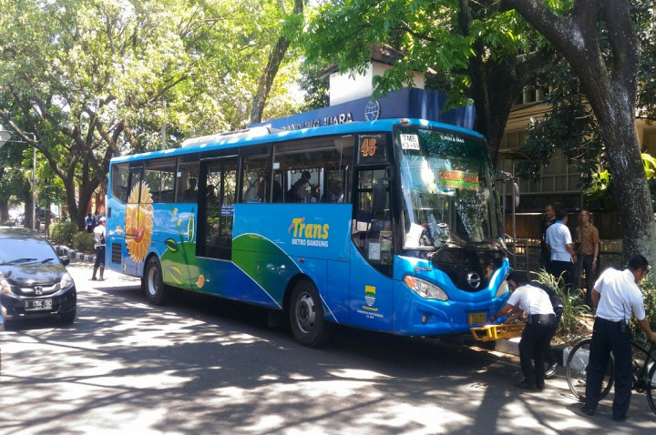 Naik Trans Metro Bayar Rp500 Harus Pakai Uang Elektronik