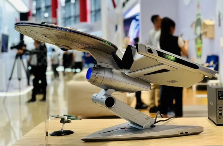 Lenovo Pamer PC Gaming Berbentuk Pesawat Star Trek