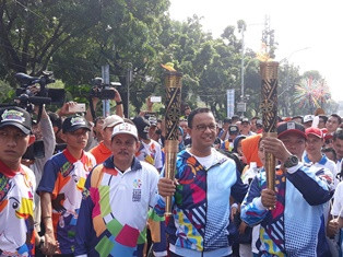 Obor Asian Para Games Tiba di Balai Kota