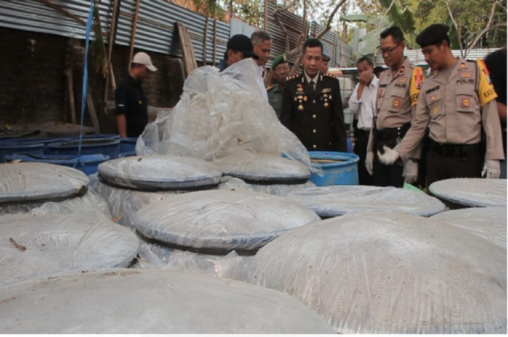 Rumah Produksi Miras Digerebek