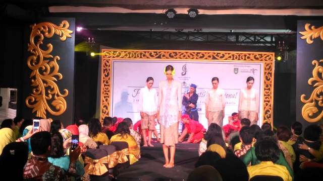 Sendratari Perjalanan Sehelai Kain Laweyan Ramaikan Hari Batik Nasional 2018