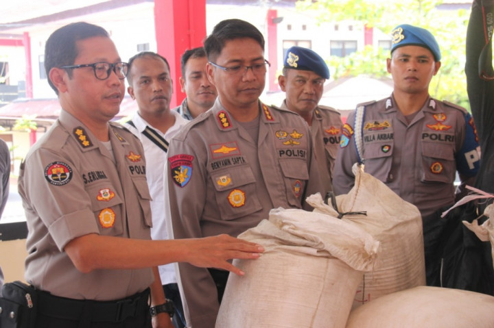 Polisi Tangkap Nakhoda Pembawa 100 Kg Bahan Peledak
