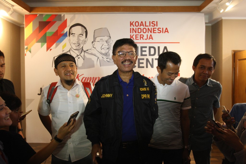 Sekjen Partai NasDem Johnny G Plate (tengah). MI/Adam Dwi.