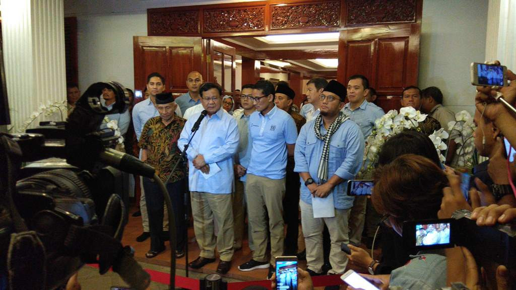 Pasangan capres dan cawapres nomor urut 02 Prabowo Subianto dan Sandiaga Uno didampingi Koalisi Indonesia Adil Makmur. Medcom.id/Fachri Audia Hafiez.