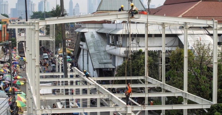 Pembangunan <i>Skybridge</i> Tanah Abang 58 Persen