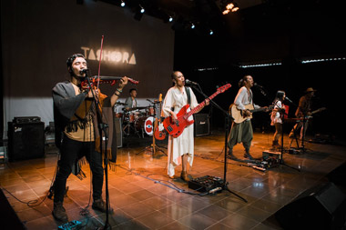 Terhanyut dalam Mantra Musik Tashoora