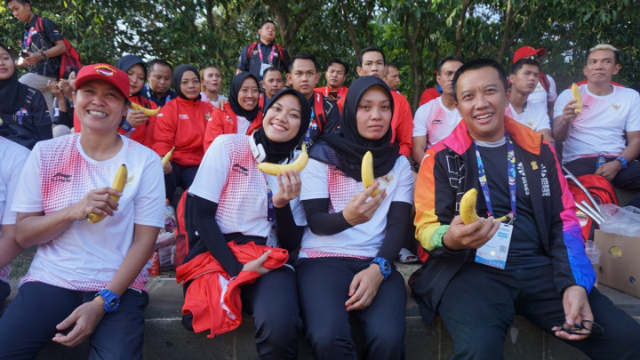 Usai Bertanding, Tim Bola Voli Duduk Indonesia Ditraktir Bebek Goreng oleh Menpora