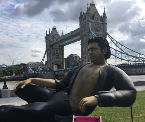Patung Jeff Goldblum (Foto: twitter Now TV)