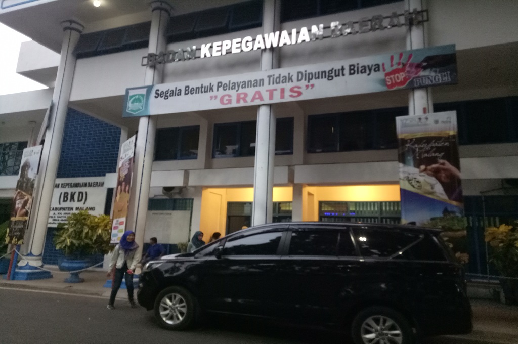 Suasana di Kantor BKD Kabupaten Malang saat KPK menggeledah kantor tersebut, Selasa, 9 Oktober 2018, Medcom.id - Daviq