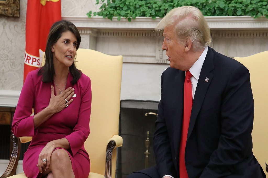 Presiden AS Donald Trump (kanan) bersama Dubes Nikki Haley di Gedung Putih, Washington, 9 Oktober 2018. (Foto: AFP/Mark Wilson/Getty Images)