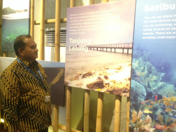 Tenun Bali dan Batik Solo Diperkenalkan pada IMF-WB 2018