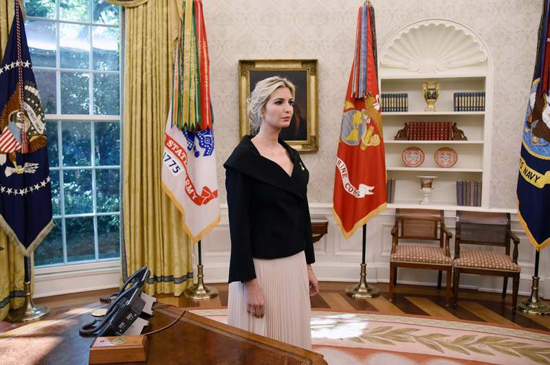 Putri sulung Presiden Amerika Serikat (AS) Donald Trump, Ivanka Trump di ruang oval Gedung Putih. (Foto: AFP).
