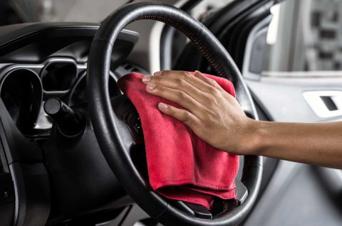 Setir mobil harus rajin dibersihkan agar nyaman saat digenggam.