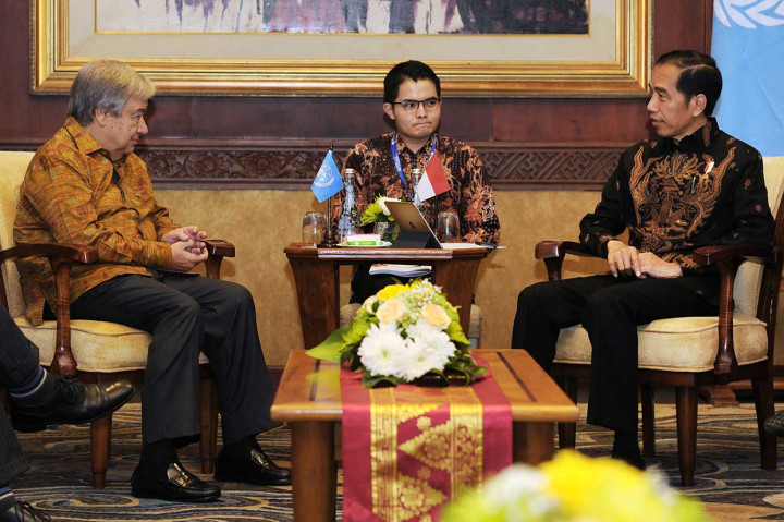 Sekjen PBB Kenakan Batik Saat Bertemu Jokowi