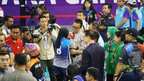 Menpora Redam Tangis Kegagalan Tim Bola Voli Duduk Putri Indonesia